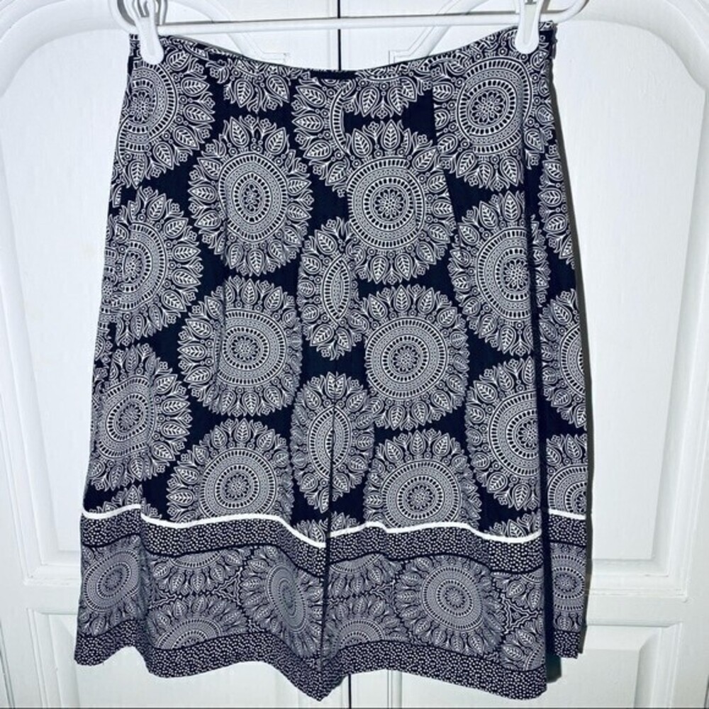 East 5th‎ Women’s Like New Skirt Pleated with Paisley prints,Size 10 Brown White